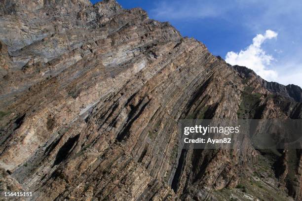 stratified earth crust - aardkorst stockfoto's en -beelden