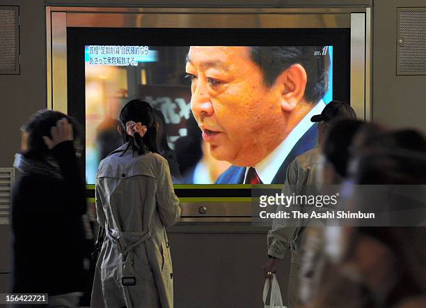 Giant TV screen on the street reporting about Japanese Prime Minister Noda's remark during one-on-one debate with Liberal Democratic Party chief...