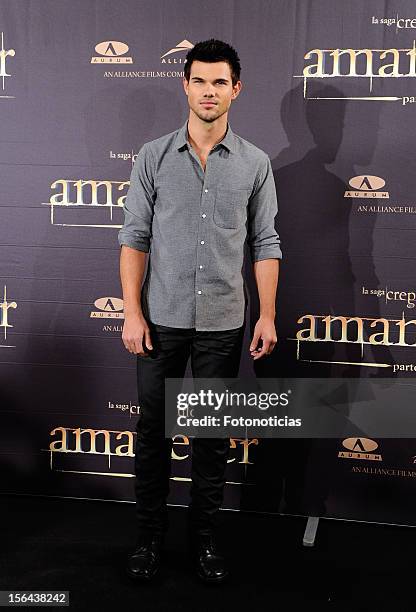 Taylor Lautner attends a photocall for 'The Twilight Saga: Breaking Dawn Part 2' at the Villamagna Hotel on November 15, 2012 in Madrid, Spain.