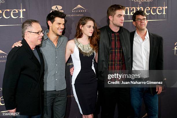 Bill Condon, Taylor Lautner, Kristen Stewart and Robert Pattinson attend "Amanecer - Parte 2" at Villa Magna Hotel on November 15, 2012 in Madrid,...