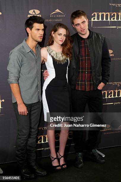 Taylor Lautner, Kristen Stewart and Robert Pattinson attend "Amanecer - Parte 2" at Villa Magna Hotel on November 15, 2012 in Madrid, Spain.
