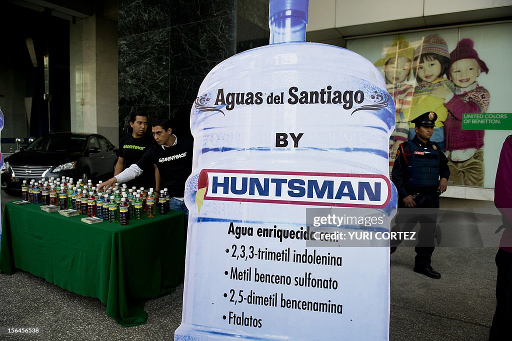 MEXICO-GREEENPEACE-HUNTSMAN-PROTEST