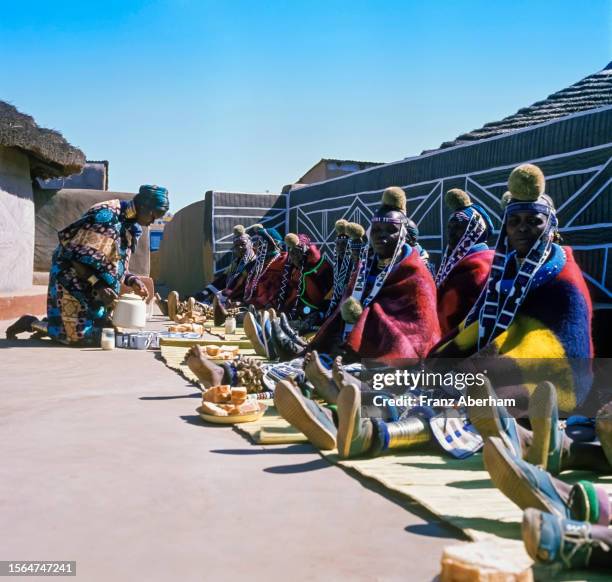 at a southern ndebele village - ndebele house stock pictures, royalty-free photos & images