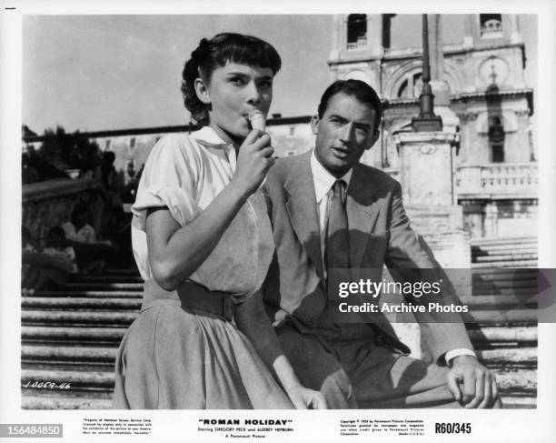 Audrey Hepburn eats gelato with Gregory Peck in a scene from the film 'Roman Holiday', 1953.