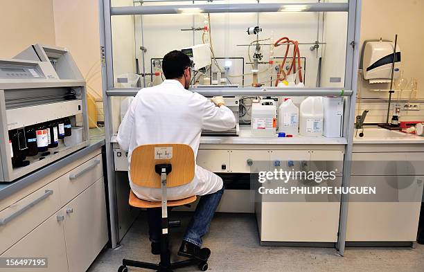 Researcher works on November 15, 2012 in Loos, northern France, in a laboratory of French biopharmaceutical company Genfit, specialised in the...