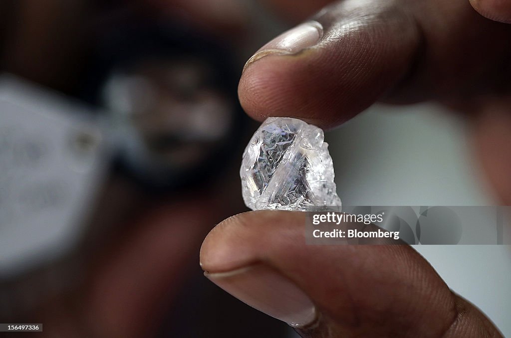 De Beers Rough Diamond Move