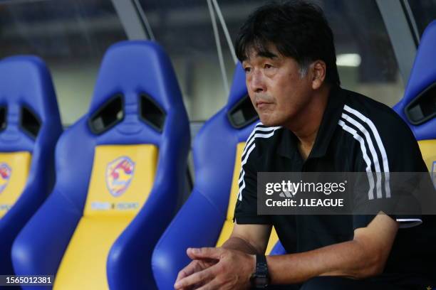 Head coach Takafumi HORI of Vegalta Sendai looks on prior to the J.LEAGUE Meiji Yasuda J2 27th Sec. Match between Vegalta Sendai and Tokyo Verdy at...