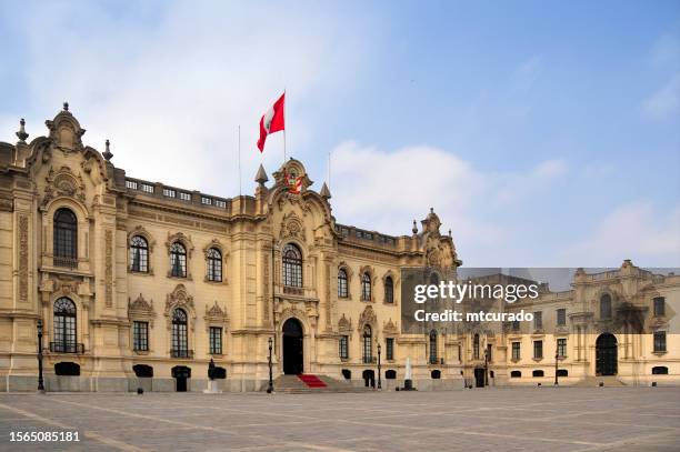 peru's government and presidential palace, lima - palacio de govierno imagens e fotografias de stock