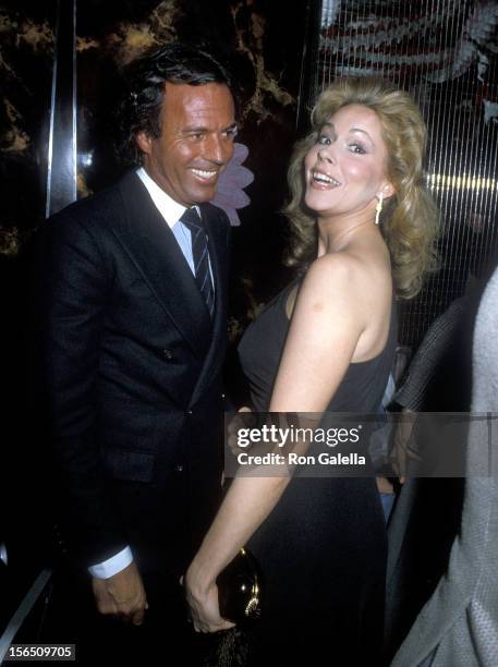 Singer Julio Iglesias and singer Leonore O'Malley attend Regine Zylberberg's Pre-Valentine's Day Party on February 13, 1982 at Regine's in New York...