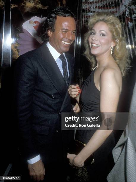 Singer Julio Iglesias and singer Leonore O'Malley attend Regine Zylberberg's Pre-Valentine's Day Party on February 13, 1982 at Regine's in New York...