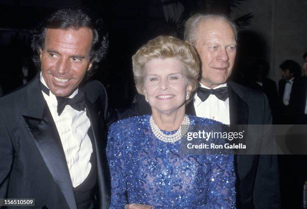 Singer Julio Iglesias, former president Gerald Ford and wife Betty the Stouffer Concourse Hotel's Grand Opening Celebration on October 18, 1986 at...