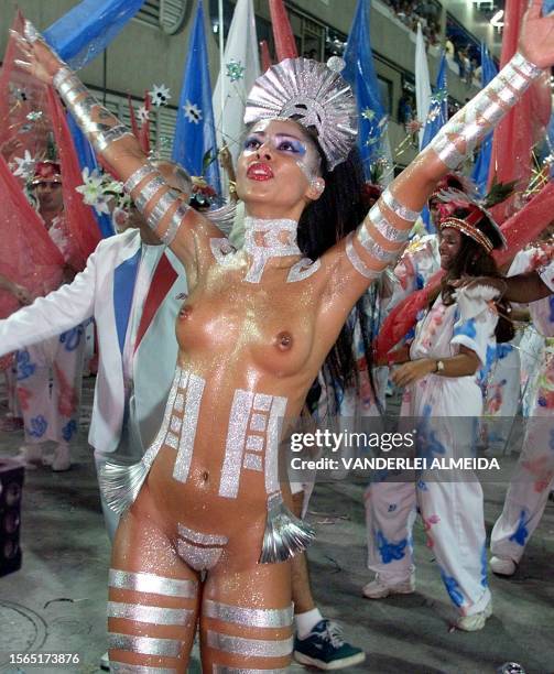 Sambist, Valeria Valenssa, of the samba school uniao da Ilha sings with her uniquely painted body, 07 March, 2000 in Rio de Janeiro, Brazil.La...