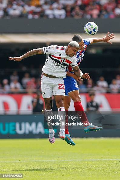 David of Sao Paulo heads the ball against Gabriel Xavier of Bahia News  Photo - Getty Images