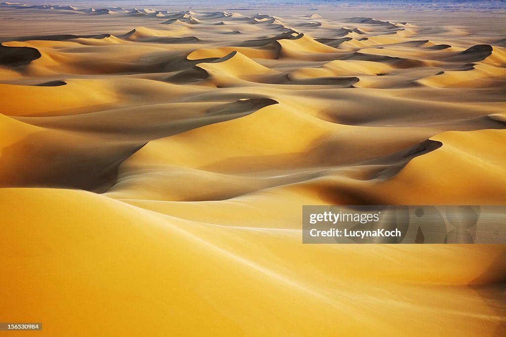 Dunas de areia ao nascer do sol