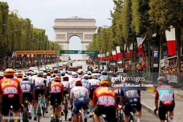 General view of the peloton passing through the Champs Elysees with the The Arc de Triomf in the background during the stage twenty-one of the 110th...