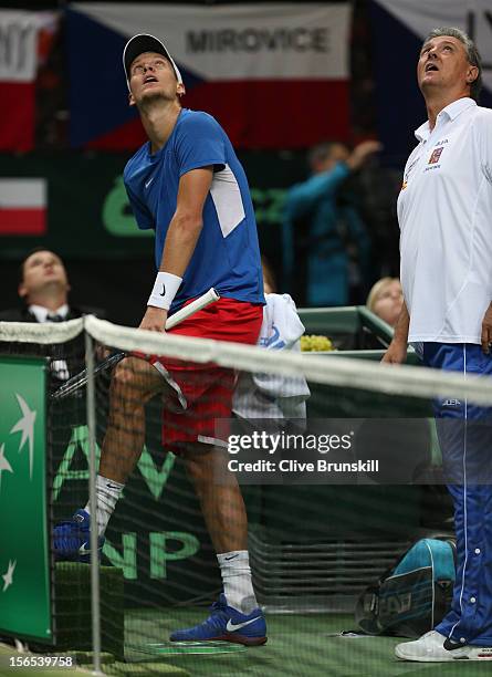 Tomas Berdych of Czech Republic and his team captain Jaroslav Navratil watch the big screen to see if a ball is out during his five set win against...