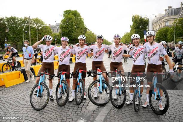 Clément Berthet of France, Benoît Cosnefroy of France, Stan Dewulf of Belgium, Felix Gall of Austria, Oliver Naesen of Belgium, Ben O'connor of...