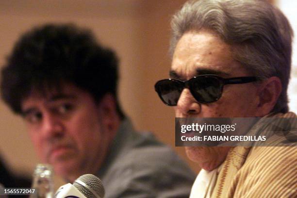 Spanish film director Pedro Almodovar listens to Argentinian singer Chavela Vargas 27 February 2001, during a press conference in Buenos Aires,...