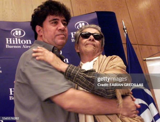 Spanish film director Pedro Almodovar hugs Argentinian singer Chavela Vargas 27 February 2001, during a press conference in Buenos Aires, Argentina....