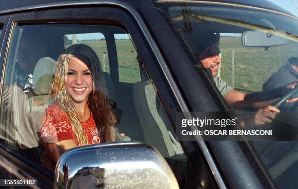 The Columbian singer Shakira Mebarak rides in a car with her boyfriend, Antonio De La Rua, son of the President of Argentina Fernando De La Rua, in...