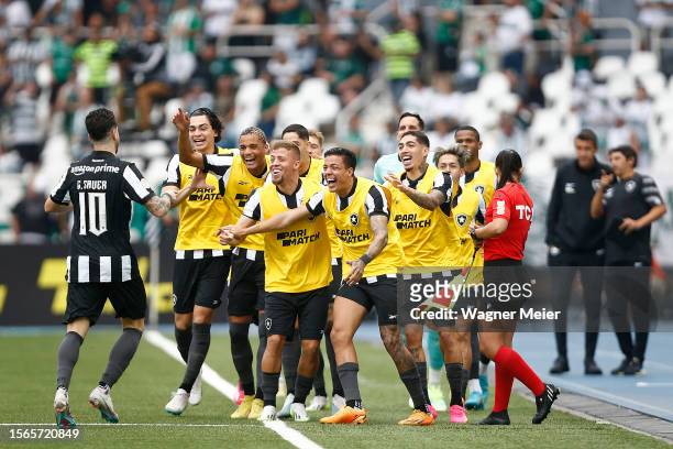 Gustavo Sauer of Botafogo celebrates with teammates after scoring the team's first goal during a match between Botafogo and Coritiba as part of...