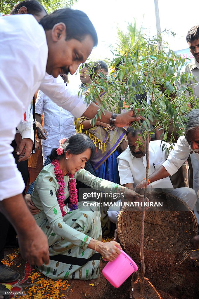 INDIA-MYANMAR-POLITICS-SUU KYI