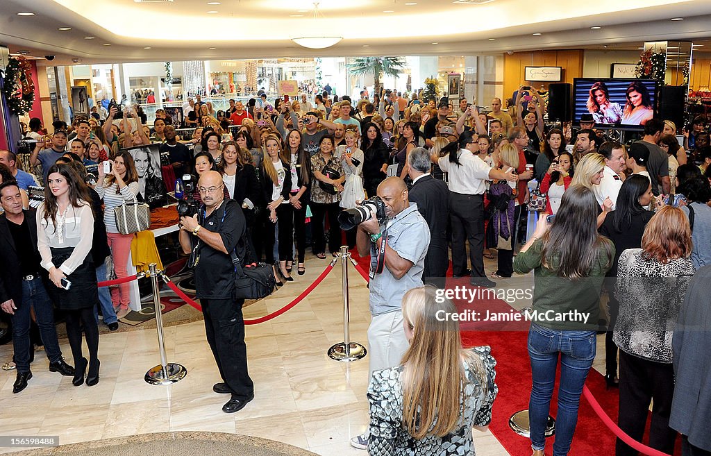 Jessica And Ashlee Simpson Visit Dillard's International Plaza In Support Of the Jessica Simpson Collection