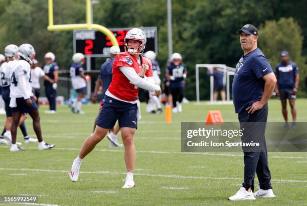 New England Patriots offensive coordinator / quarterbacks coach Bill O'Brien watches New England Patriots quarterback Bailey Zappe work out during...