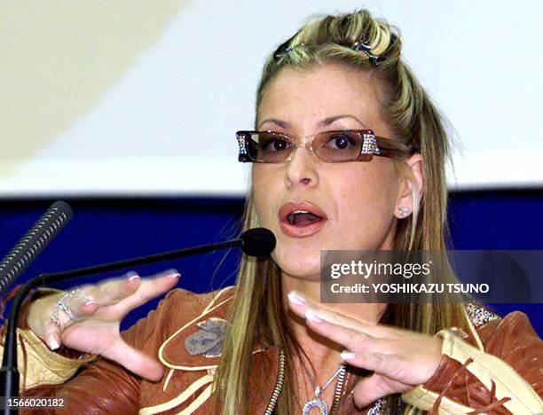 Singer Anastacia gestures during a press conference at the media centre in Pusan, 30 November 2001, one day ahead of the 2002 World Cup Korea-Japan...