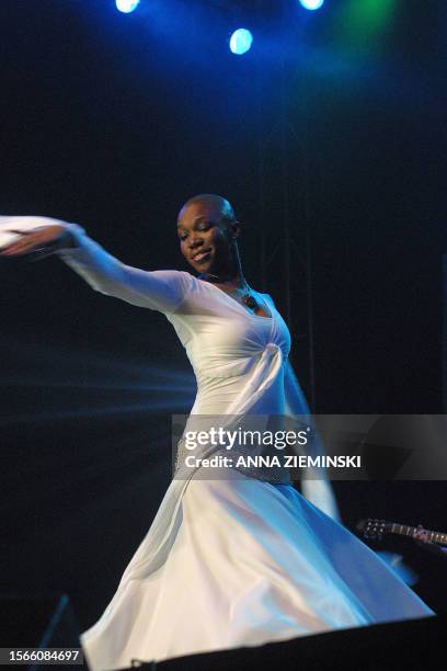 Singer India Arie dances during a performance at the North Sea Jazz Festival Cape Town 29 March 2003. The Cape Town NSJF has been held annually in...