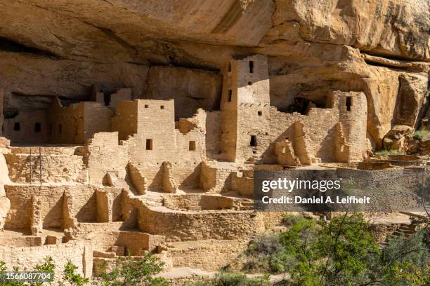 cliff palace at mesa verde national park - anasazi ruins stockfoto's en -beelden