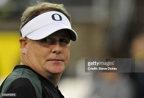 Head coach Chip Kelly of the Oregon Ducks looks on as his team warms up before the game against the Stanford Cardinal at Autzen Stadium on November...