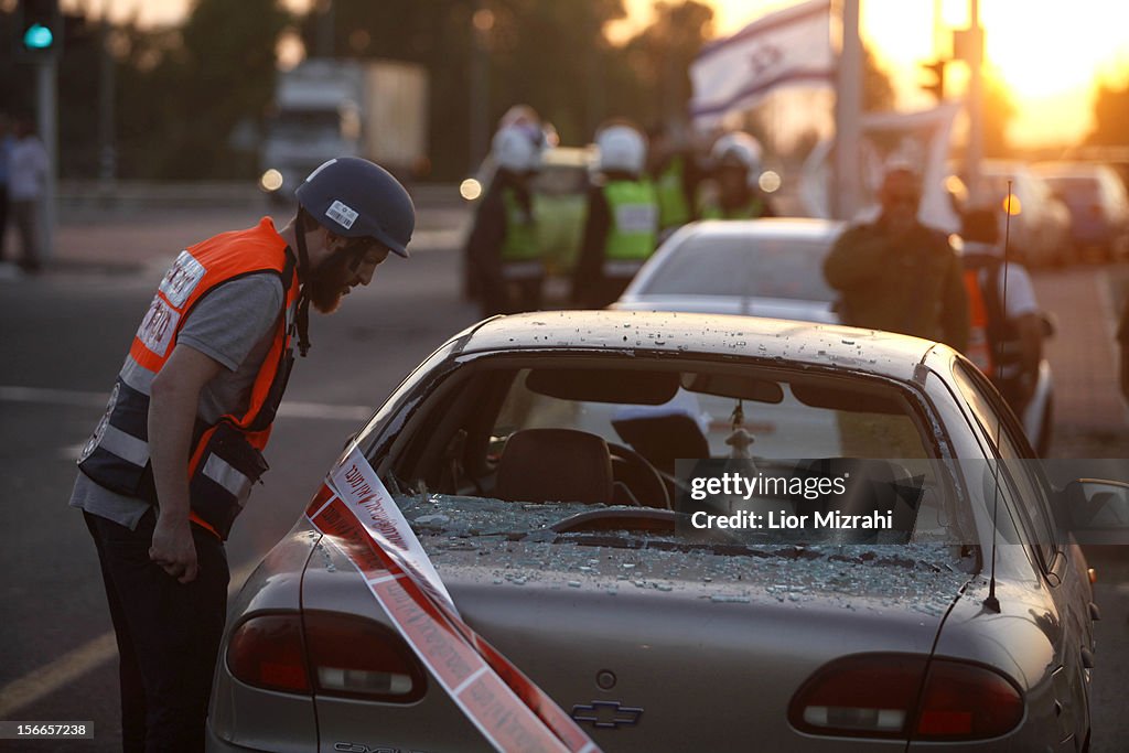 Israeli Military Gathers on Gaza Border as Air Strikes Intensify