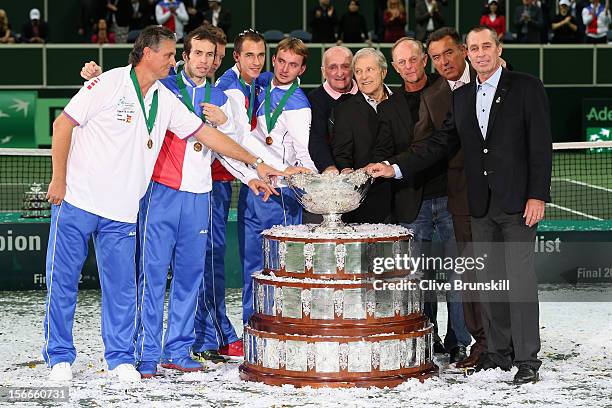 Team captain Jaroslav Navratil, Radek Stepanek,Tomas Berdych, Lukas Rosol,Ivo Minar of Czech Republic and 1980 winning team Pavel Korda team...