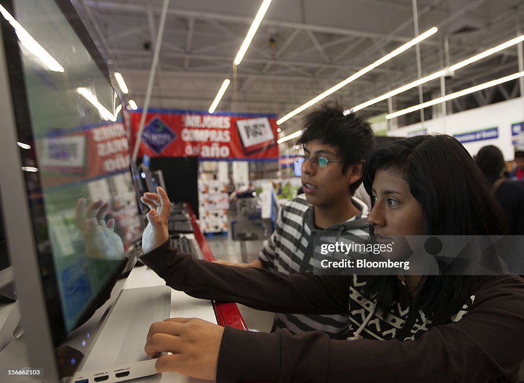 General Views Of Shoppers During "El Buen Fin", Mexico's Black Friday