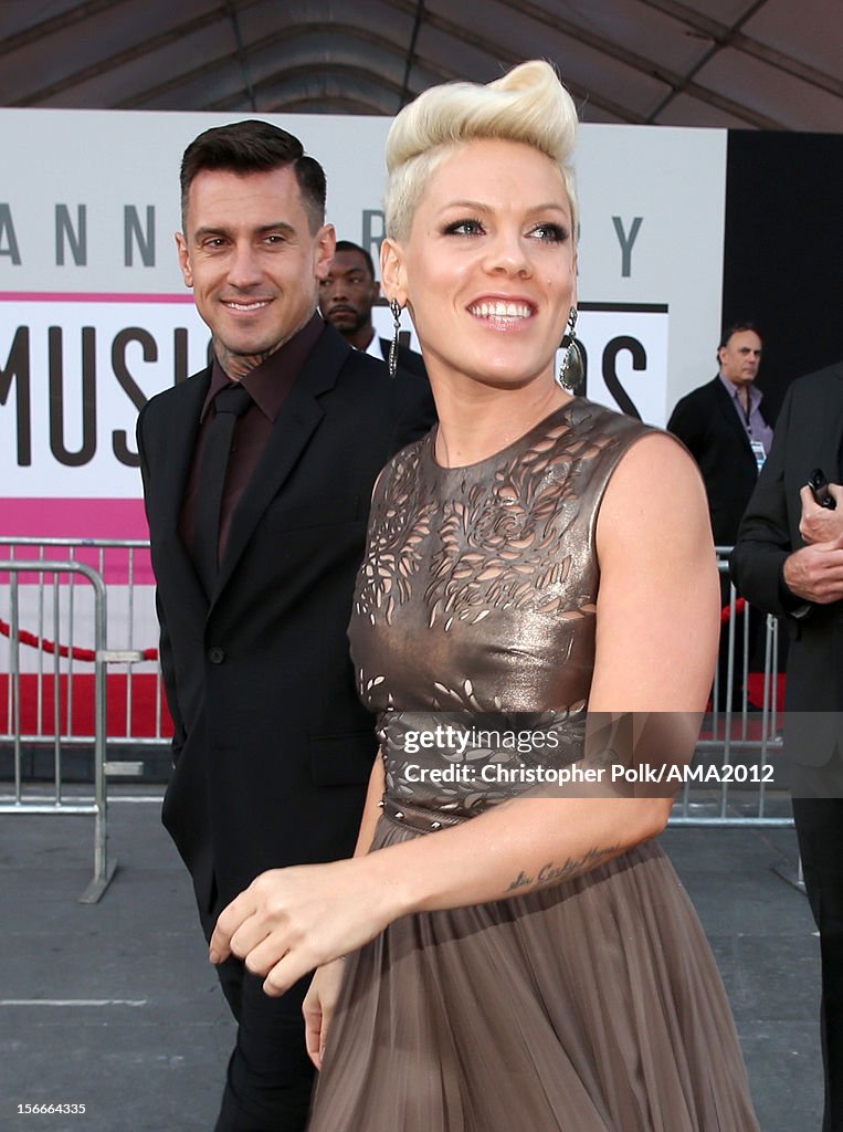 The 40th American Music Awards - Red Carpet