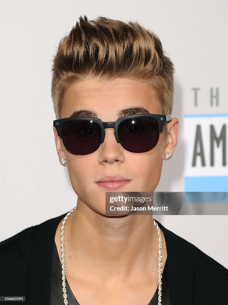 The 40th American Music Awards - Arrivals