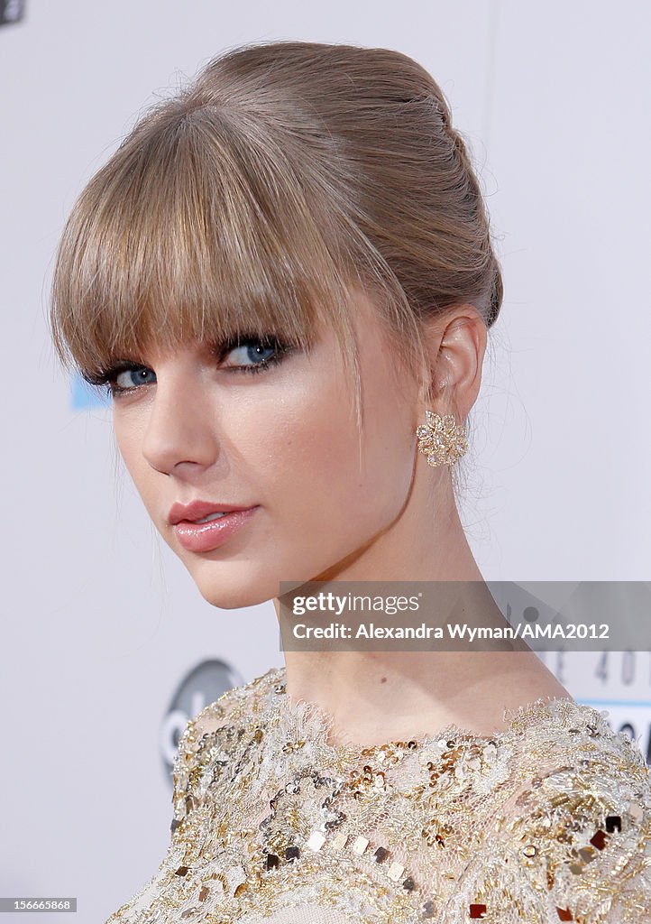 The 40th American Music Awards - Red Carpet