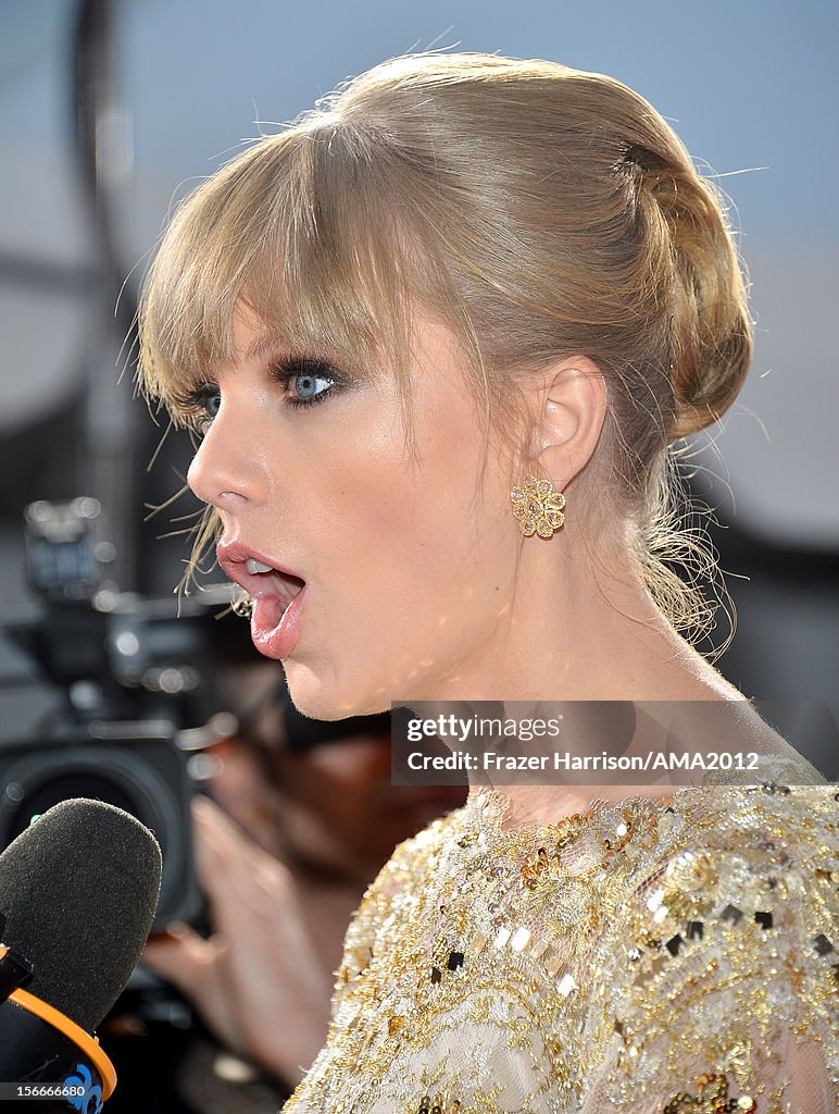 The 40th American Music Awards - Red Carpet