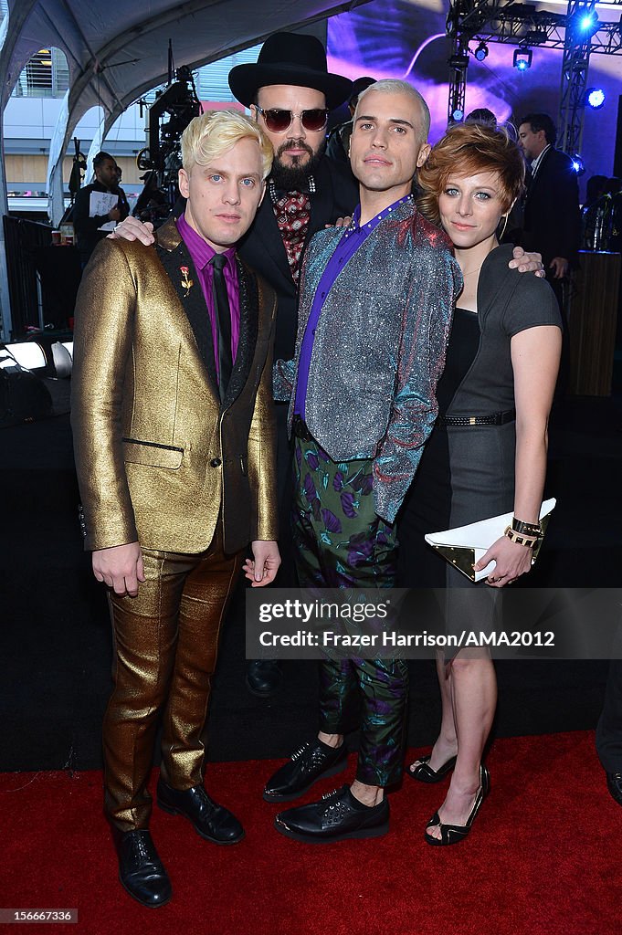 The 40th American Music Awards - Red Carpet