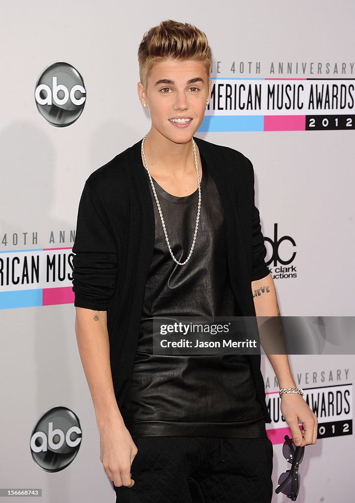 The 40th American Music Awards - Arrivals