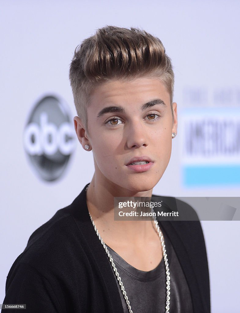 The 40th American Music Awards - Arrivals