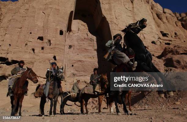 Afghanistan: Hazaras The Bamiyan Region Drive Out The Taliban. Afghanistan, novembre 2001 : les Hazaras chiites du Hezb-i-Wahdat reprennent Bamiyan...