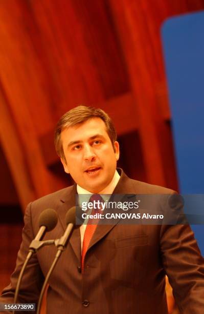 Mikhail Saakashvili New President Of Georgia. Le nouveau président géorgien Mikhaïl SAAKACHVILI en visite à STRASBOURG : plan de face, prononçant un...