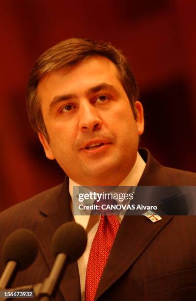 Mikhail Saakashvili New President Of Georgia. Le nouveau président géorgien Mikhaïl SAAKACHVILI en visite à STRASBOURG : plan de face, prononçant un...