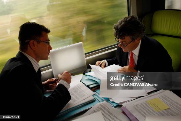The Minister Of Ecology Jean-louis Borloo. Mardi 28 septembre 2010, dans le train pour Bordeaux, Jean-Louis BORLOO, ministre de l'Ecologie, de...