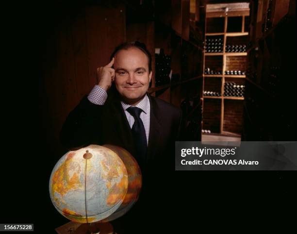 Olivier Poussier Crowned World Best Wine Waiter In Montreal. Montréal- octobre 2000- Portrait d'Olivier POUSSIER couronné meilleur sommelier du monde...