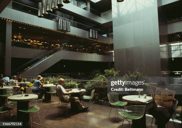 Interior view of the Citicorp Center's atrium restaurant, Lexington Avenue, New York, July 7th 1978.