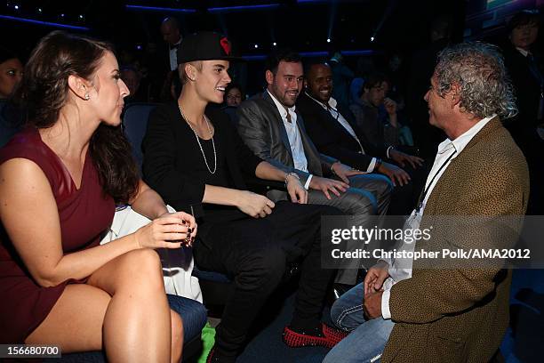 Pattie Malette, singer Justin Bieber, talent manager Scooter Braun, guest and producer of the American Music Awards Larry Klein at the 40th American...