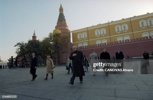 Hubert Vedrine Two Days Visit In Moscow. Moscou - 28 et 29 septembre 2000 - Lors de sa visite de deux jours en Russie, Hubert VEDRINE, ministre des...